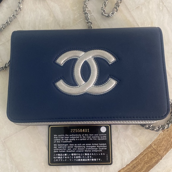 CHANEL cross body tu-tone lambskin wallet on the chain bag, blue and silver - Picture 5 of 16